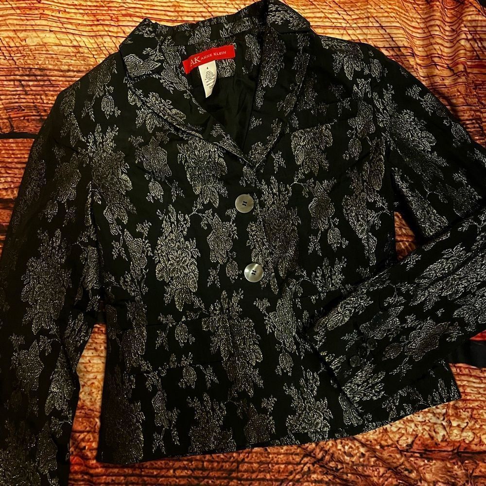 Anne Klein women’s size 4 blazer!